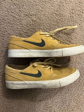 Nike SB Stefan Janoski Mens 9.5 Tan gold Suede Skate Shoes AQ7475-202